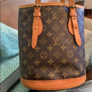 Louis Vuitton Petite Bucket